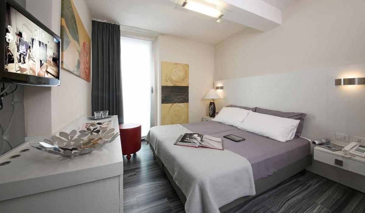 Happy Hotel Atelier Gardone Riviera Centro & Beach Esterno foto