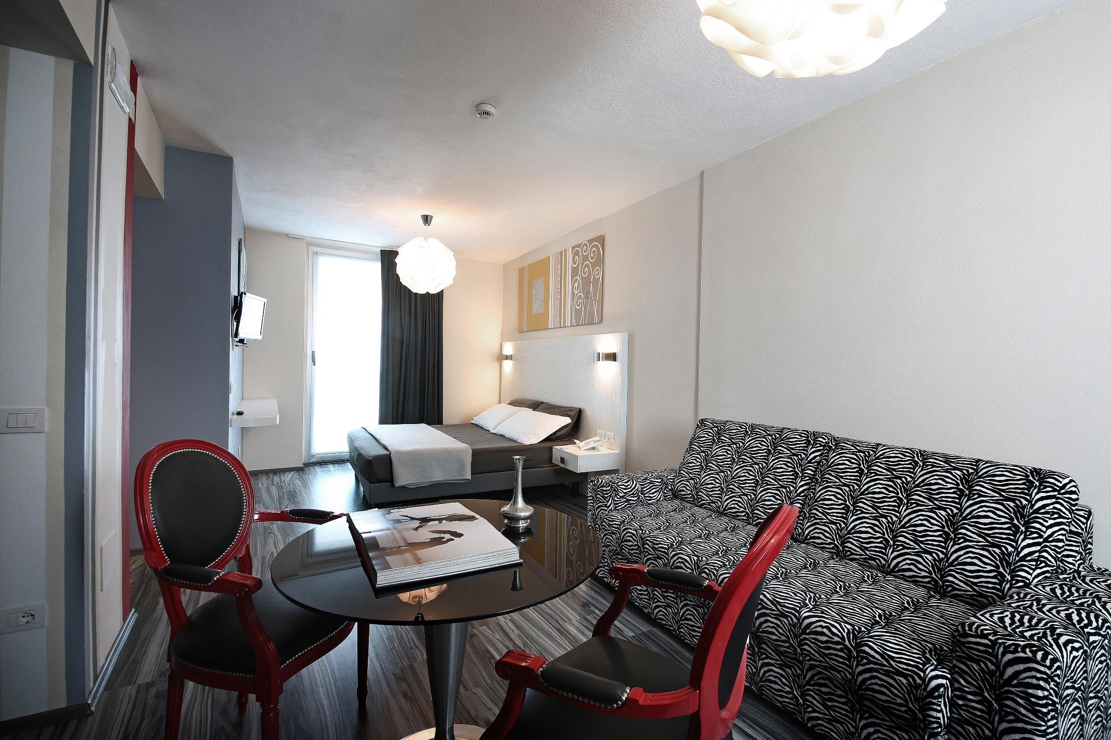 Happy Hotel Atelier Gardone Riviera Centro & Beach Esterno foto