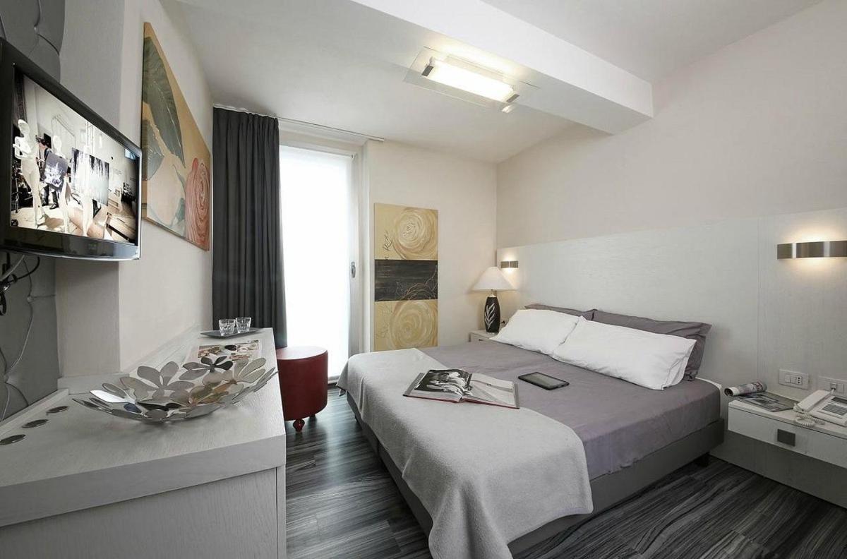 Happy Hotel Atelier Gardone Riviera Centro & Beach Esterno foto
