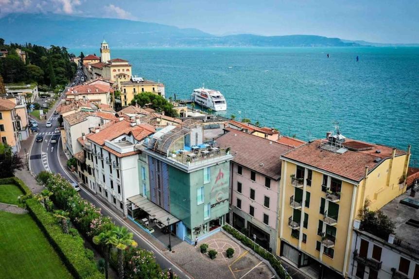 Happy Hotel Atelier Gardone Riviera Centro & Beach Esterno foto