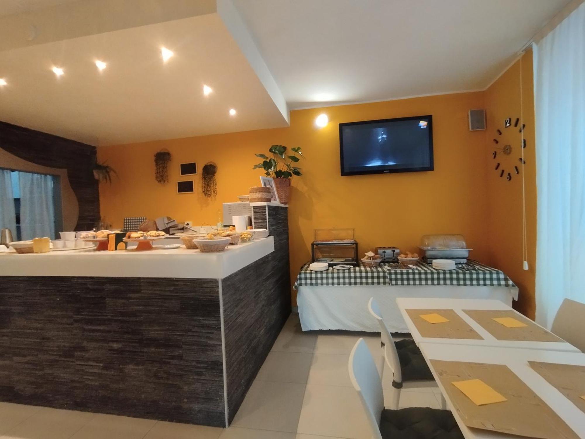 Happy Hotel Atelier Gardone Riviera Centro & Beach Esterno foto